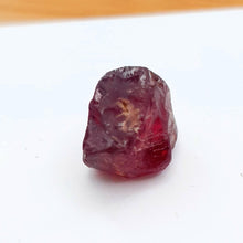 Load image into Gallery viewer, R146 Rhodolite Garnet facet rough 6.7cts
