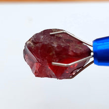 Load image into Gallery viewer, R157 Rhodolite Garnet facet rough 9.35cts

