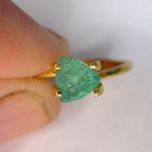 Load image into Gallery viewer, #149 Emerald Trilliant 0.9cts
