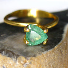 Load image into Gallery viewer, #149 Emerald Trilliant 0.9cts
